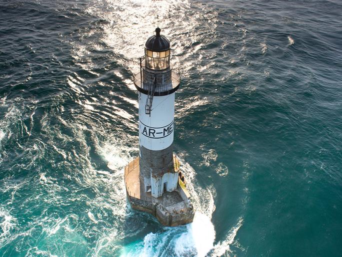 Vue aérienne, le phare Ar Men - Job Nicolas
