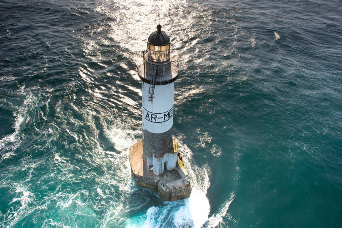 Vue aérienne, le phare Ar Men - Job Nicolas