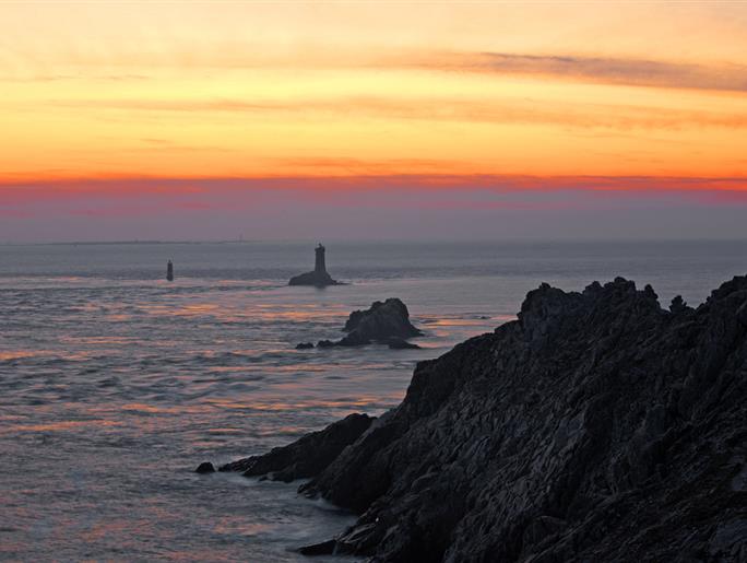 Coucher de soleil sur la Pointe du Raz, Ouest Cornouaille - Guilliams Laurent