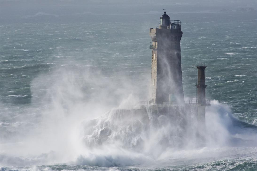Le Phare de la Vieille au large de la Pointe du Raz - Berthier Emmanuel