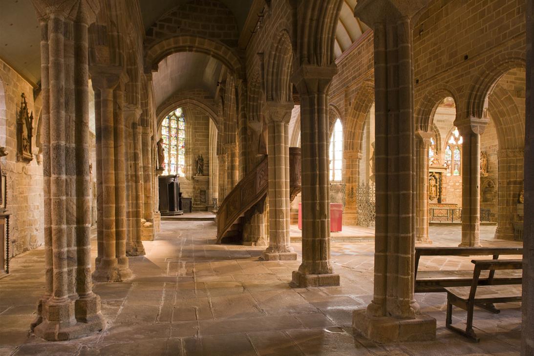 Pont-Croix, Ambiance à l'intérieur de l'église - Berthier Emmanuel