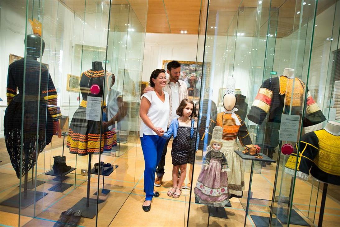 Visite du Musée départemental breton, découverte des costumes bretons - Bourcier Simon
