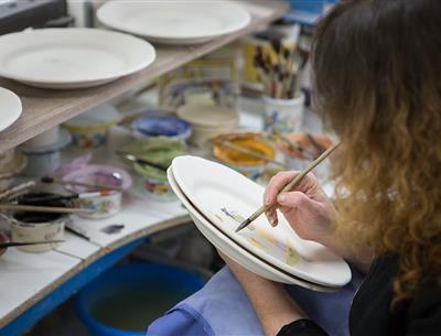 Ateliers de la faïencerie HB Henriot a Quimper - Boursier Simon