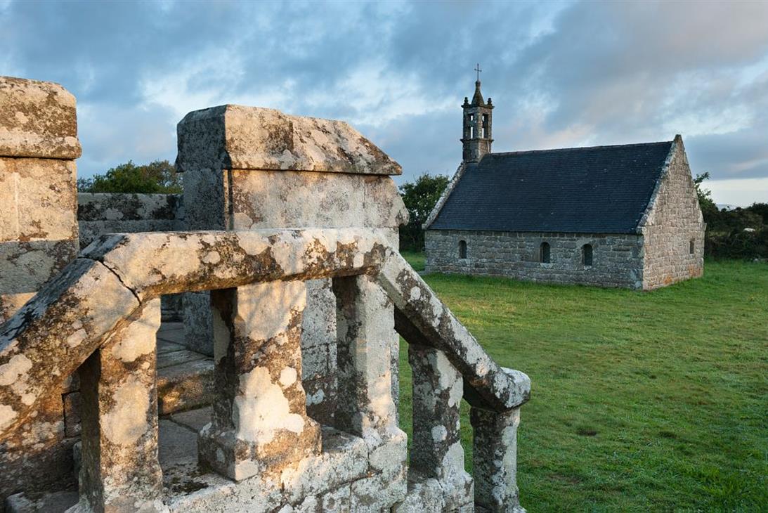 La chapelle Ar Sonj dans la forêt du Duc - Berthier Emmanuel