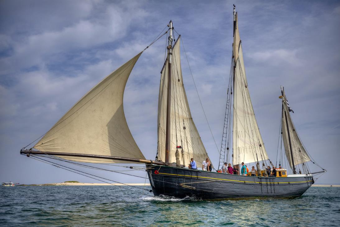 Le bateau Le Corentin navigue sur la mer - Gladu Ronan